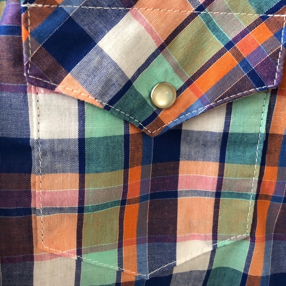 NWOT Wrangler button down - Picture 3 of 3